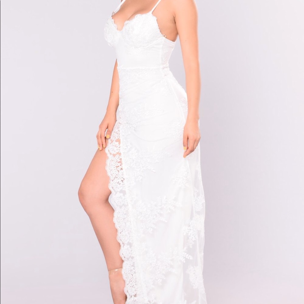 Fashion nova “a night in Tokyo” white lace maxi - Picture 4 of 4